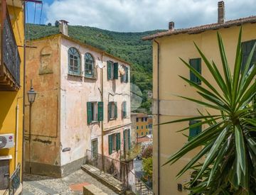Foto 1 di 22 - Casa indipendente in Vendita in Via Edmondo de Amicis 88 a Dolcedo