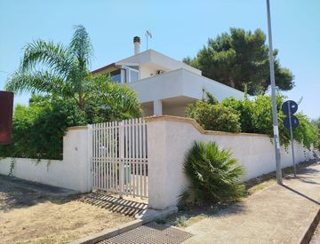 Facciata - Villa in Vendita in Via Rizzo M. a Porto Cesareo