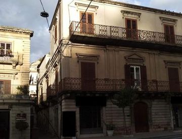 Foto 1 di 32 - Appartamento in Vendita in Piazza Corrado Rizzone 6 a Modica