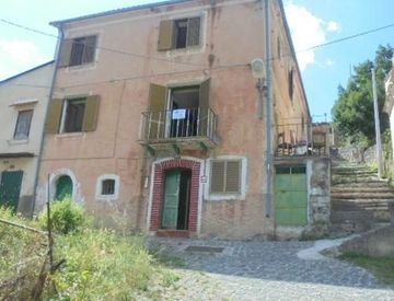 Foto 1 di 13 - Casa indipendente in Vendita in Via FOSCARI a Santa Maria del Molise