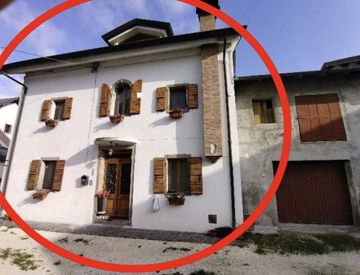 Facciata - Casa indipendente in Vendita in Via la Grotta 12 a Alpago