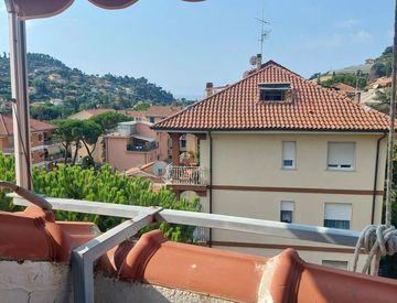 Piscina - Monolocale in Vendita in Via Goffredo Mameli 27 a Bordighera