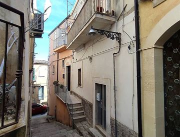 Foto 1 di 18 - Casa indipendente in Vendita in Salita de Gaspano 4 a Ragusa