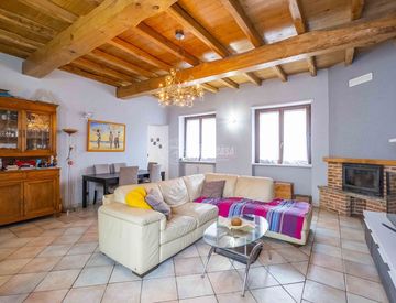 Soggiorno - Rustico, casale in Vendita in Via Fratelli Binelli a Caresana