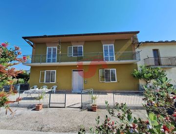 Facciata - Casa indipendente in Vendita in Contrada Le Murate 10 a Benevento