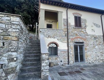 Facciata - Rustico, casale in Vendita a Prato