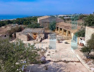 Foto 1 di 42 - Rustico, casale in Vendita in zona Centro-Jungi a Scicli