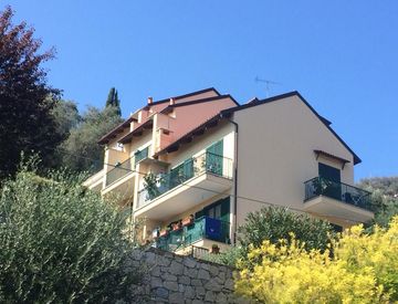 Foto 1 di 34 - Bilocale in Vendita in Viale Europa a Vallebona