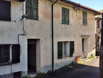 Foto 1 di 42 - Rustico, casale in Vendita in Via Ottano a Pornassio