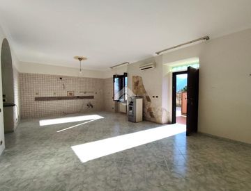 Foto 1 di 32 - Quadrilocale in Vendita in Via Ruotoli 6 a Santa Maria a Vico