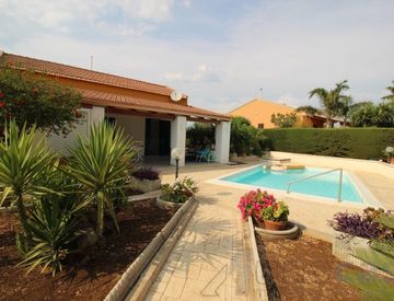 Piscina - Villa in Vendita in zona Gatto Corvino-Principe a Ragusa