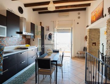 Soggiorno - Casa indipendente in Vendita in Via Calì 45 a Caltagirone