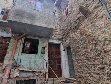 Foto 1 di 7 - Casa bifamiliare, trifamiliare in Vendita in Via Dritta a Vallecrosia