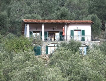 Foto 1 di 28 - Casa indipendente in Vendita in SP36 a Diano San Pietro