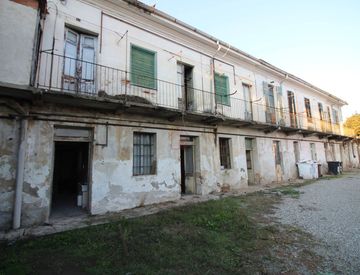 Foto 1 di 15 - Casa indipendente in Vendita in Via Riccardo Restano 125 a Vercelli
