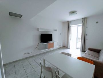 Soggiorno - Bilocale in Affitto in Viale del Tirreno a Pisa