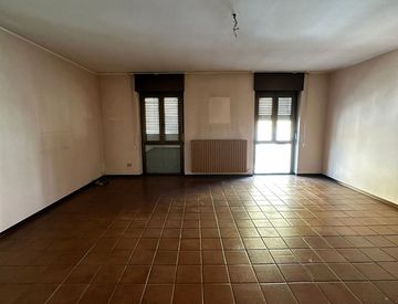Stanza - Trilocale in Vendita in Via Roma a Borgo d'Ale