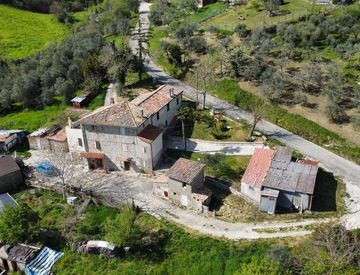 Foto 1 di 32 - Quadrilocale in Vendita in Località Porzone 54 A a Todi