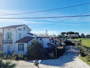 Foto 1 di 35 - Ristorante in Vendita in zona Camaiore Paese a Camaiore