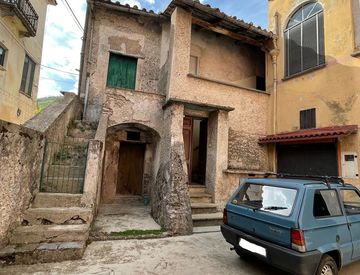 Facciata - Casa indipendente in Vendita in Via Pietro Amoroso 6 a Giffoni Valle Piana