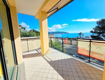 Terrazza - Trilocale in Vendita in Viale Torino 152 a Diano Marina