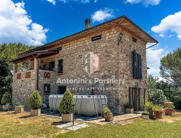 Foto 1 di 21 - Casa bifamiliare, trifamiliare in Vendita in Frazione Montemolino a Todi