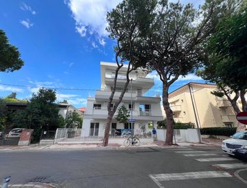 Facciata - Quadrilocale in Vendita in Viale Galliano 19 a Riccione