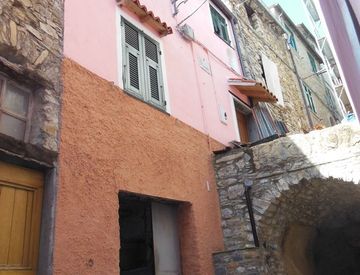 Foto 1 di 27 - Rustico, casale in Vendita in Via Draghi 5 a Caravonica