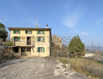 Facciata - Casa indipendente in Vendita in Via Capitello 58 a Brogliano