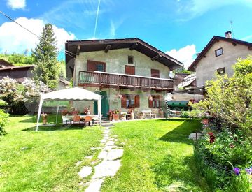 Foto 1 di 38 - Baita, bungalow, chalet, trullo in Vendita in zona Centro a Cesana Torinese