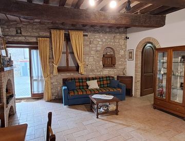 Soggiorno - Bilocale in Vendita in Loc. Todi a Todi