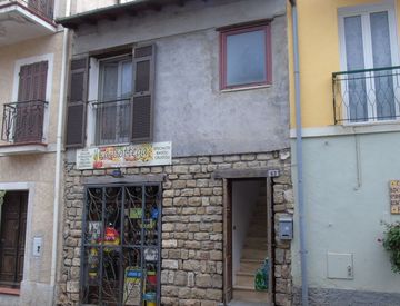 Foto 1 di 9 - Appartamento in Vendita in Via Roma a Bajardo