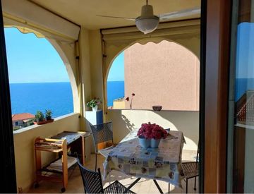 Terrazza - Trilocale in Vendita in Via Bonfante a Cipressa