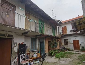 Facciata - Casa indipendente in Vendita in Via G. Oberdan 12 a Brugherio