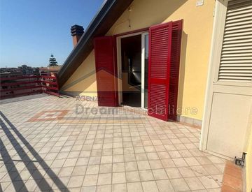 Terrazza - Trilocale in Affitto in Via Spazzilli a Giugliano in Campania