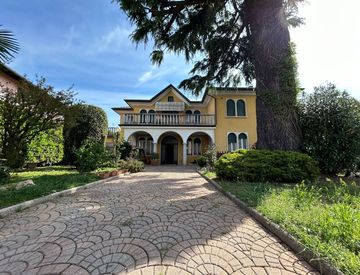 Villa in Vendita in Via Dante Alighieri 6 a Gorla Maggiore 300mq