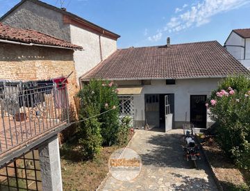 Facciata - Casa indipendente in Vendita in Via Badia a Sezzadio