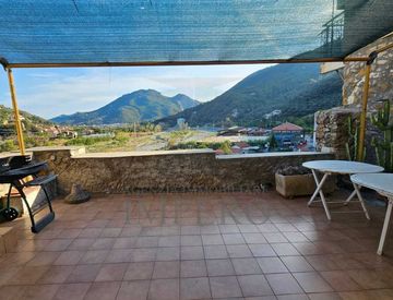 Terrazza - Casa bifamiliare, trifamiliare in Vendita in Frazione Varase a Ventimiglia