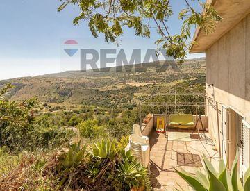 Vista - Villa in Vendita in Contrada S.Lucia a Ragusa