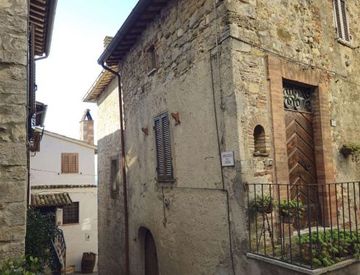 Foto 1 di 24 - Trilocale in Vendita in Località Pesciano a Todi