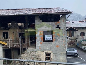 Foto 1 di 7 - Rustico, casale in Vendita in Strada Senza Nome a Varallo
