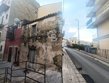 Foto 1 di 10 - Casa indipendente in Vendita in Via Giuseppe Garibaldi 58 a Ragusa