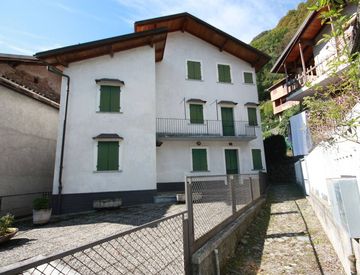Foto 1 di 11 - Casa indipendente in Vendita in SP9 a Varallo