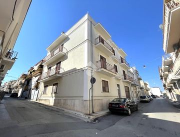 Foto 1 di 35 - Appartamento in Vendita in Via Generale Luigi Cadorna 55 a Canosa di Puglia