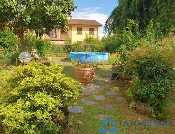 Giardino - Villetta a schiera in Vendita in zona San Rocco a Larciano