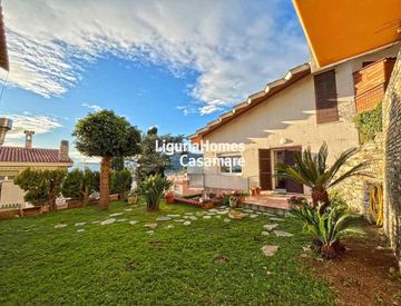 Giardino - Casa bifamiliare, trifamiliare in Vendita in Via Privata Bellavista a Vallecrosia