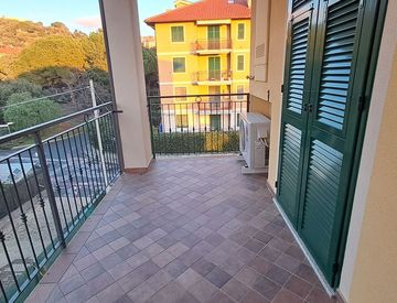Terrazza - Attico, mansarda in Vendita in Via Giacomo Bianchi a Cervo