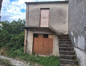 Facciata - Casa indipendente in Vendita in Località Colle Pagano a Isernia