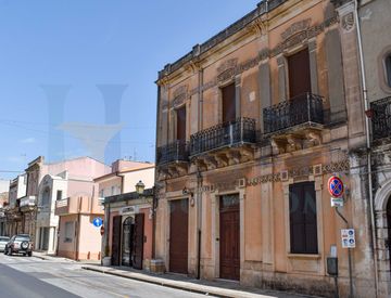 Vista - Casa indipendente in Vendita in Via Roma 1 a Canicattini Bagni
