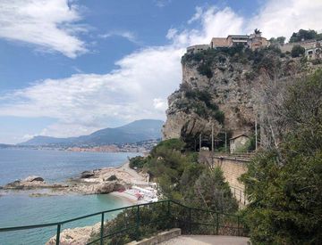 Foto 1 di 8 - Rustico, casale in Vendita in Corso Mentone a Ventimiglia